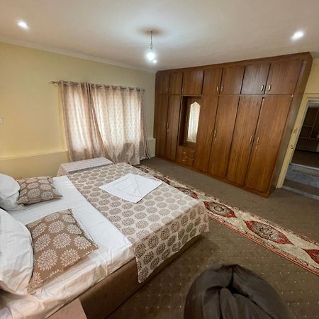 Khwaab Gah By The Khayabaan-Homestay Apartments Fully Furnished With Functional Kitchen, Wifi & Parking In City Centre Srīnagar Eksteriør billede