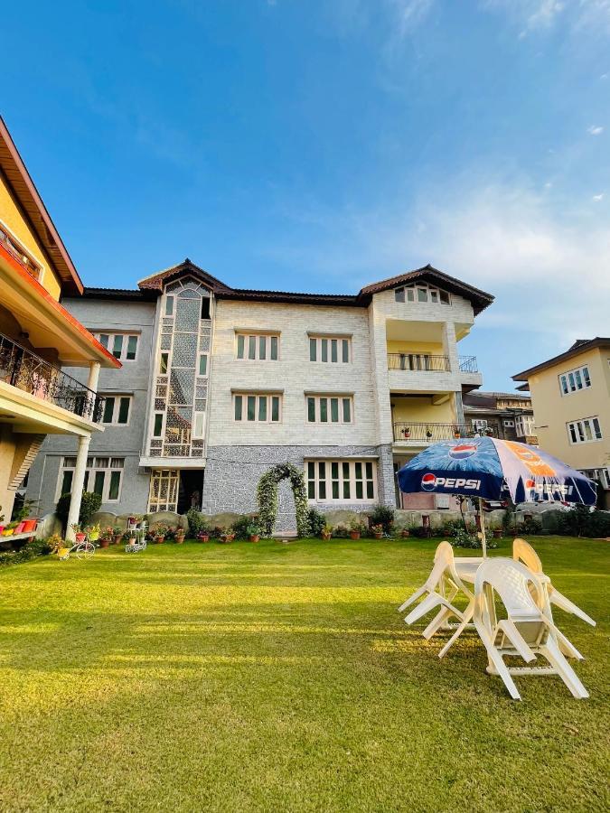 Khwaab Gah By The Khayabaan-Homestay Apartments Fully Furnished With Functional Kitchen, Wifi & Parking In City Centre Srīnagar Eksteriør billede