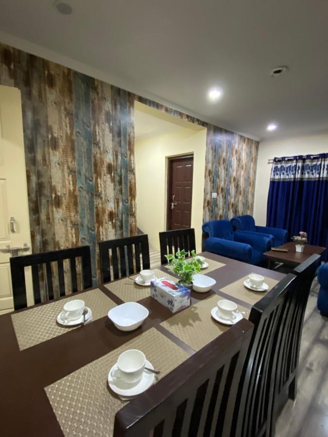 Khwaab Gah By The Khayabaan-Homestay Apartments Fully Furnished With Functional Kitchen, Wifi & Parking In City Centre Srīnagar Eksteriør billede