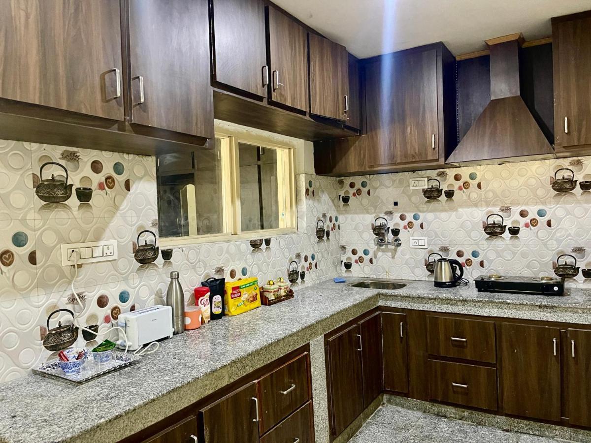 Khwaab Gah By The Khayabaan-Homestay Apartments Fully Furnished With Functional Kitchen, Wifi & Parking In City Centre Srīnagar Eksteriør billede