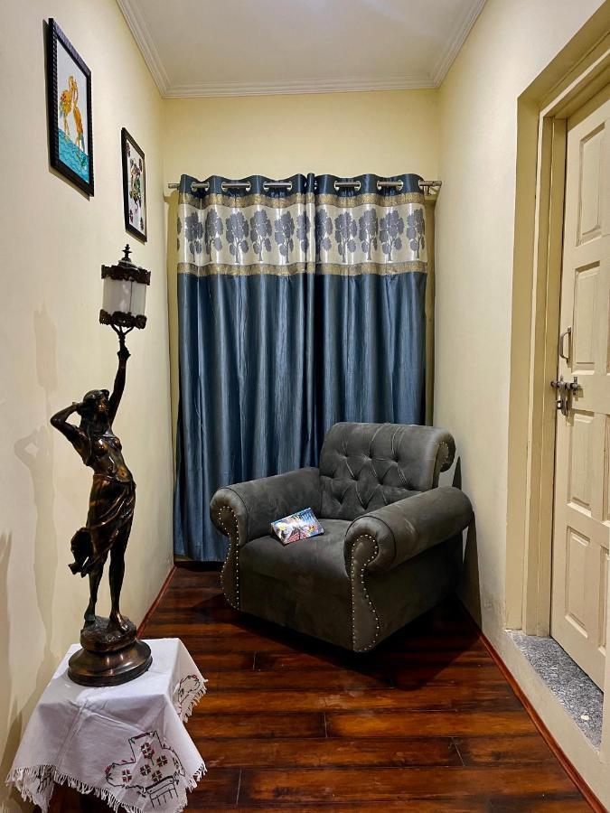 Khwaab Gah By The Khayabaan-Homestay Apartments Fully Furnished With Functional Kitchen, Wifi & Parking In City Centre Srīnagar Eksteriør billede