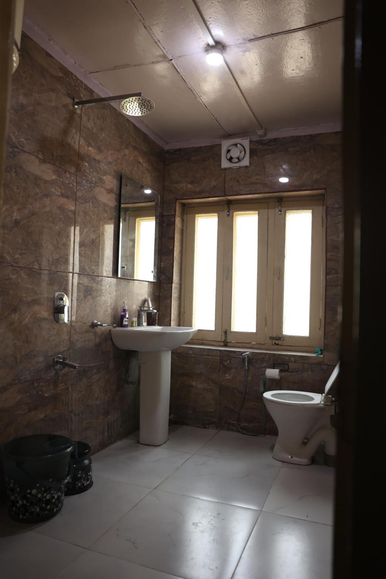 Khwaab Gah By The Khayabaan-Homestay Apartments Fully Furnished With Functional Kitchen, Wifi & Parking In City Centre Srīnagar Eksteriør billede