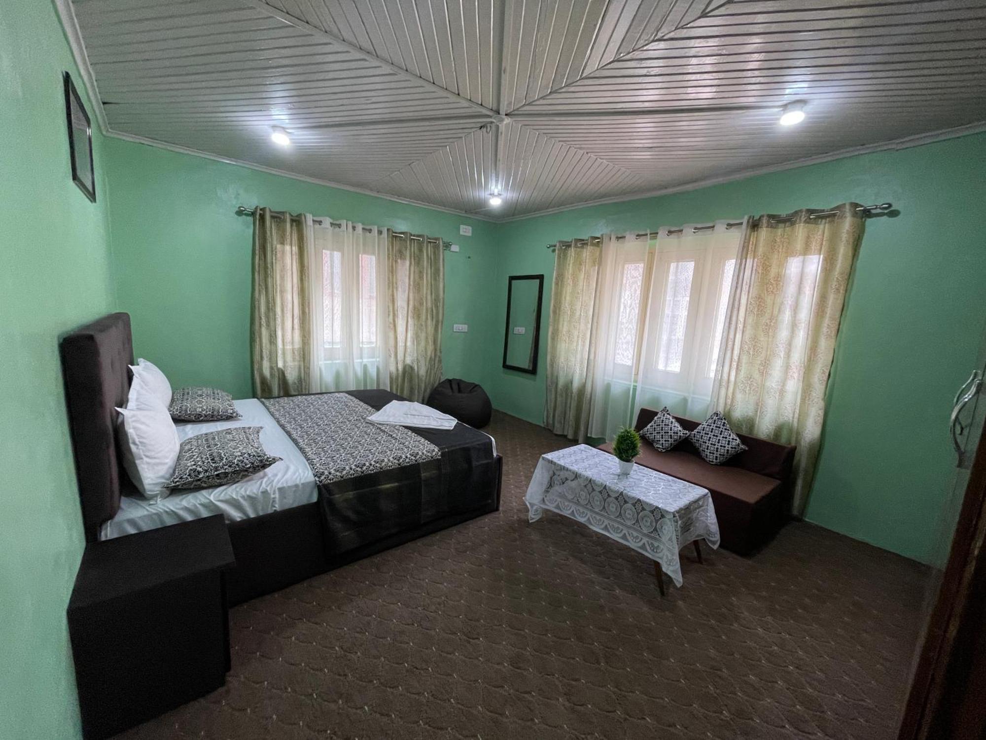 Khwaab Gah By The Khayabaan-Homestay Apartments Fully Furnished With Functional Kitchen, Wifi & Parking In City Centre Srīnagar Eksteriør billede