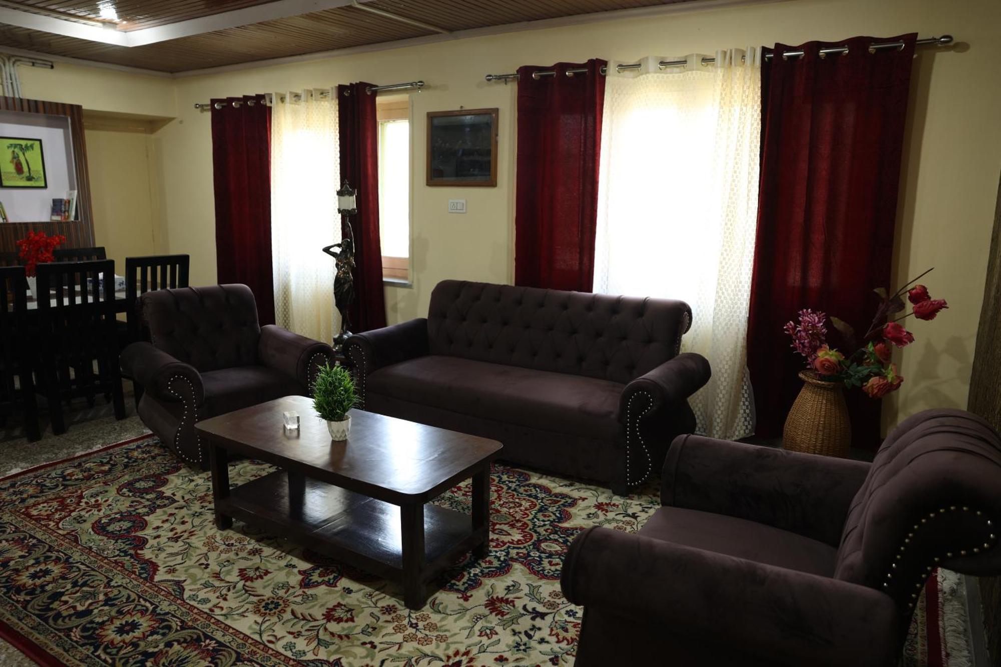 Khwaab Gah By The Khayabaan-Homestay Apartments Fully Furnished With Functional Kitchen, Wifi & Parking In City Centre Srīnagar Eksteriør billede