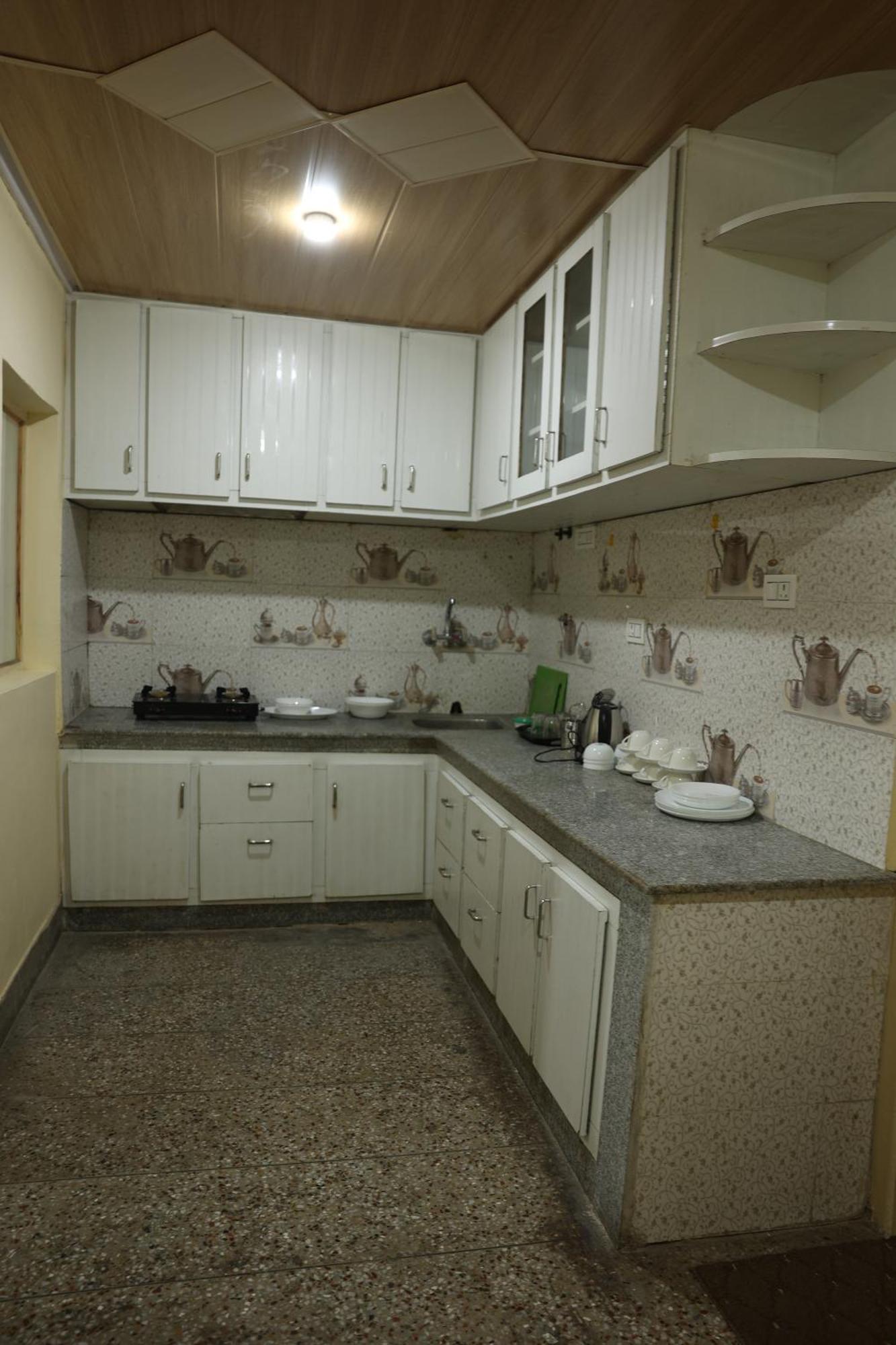 Khwaab Gah By The Khayabaan-Homestay Apartments Fully Furnished With Functional Kitchen, Wifi & Parking In City Centre Srīnagar Eksteriør billede