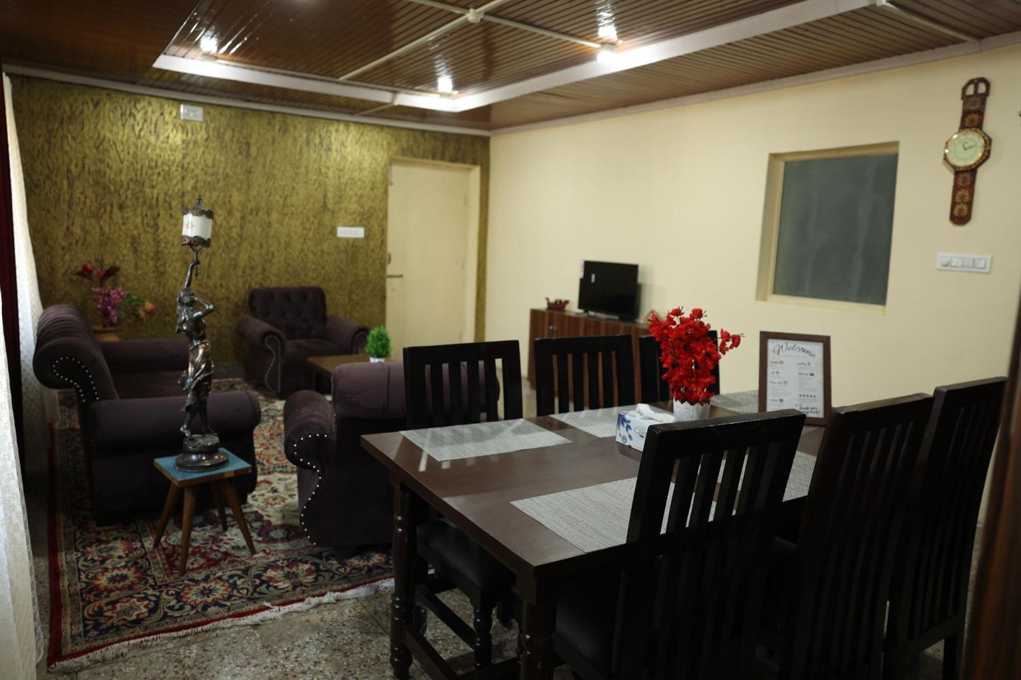 Khwaab Gah By The Khayabaan-Homestay Apartments Fully Furnished With Functional Kitchen, Wifi & Parking In City Centre Srīnagar Eksteriør billede