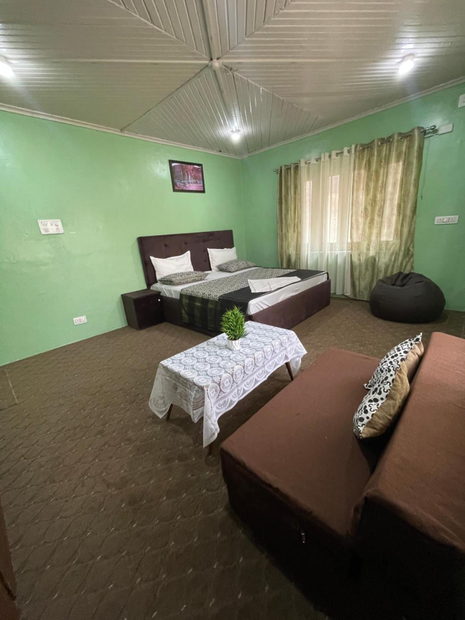 Khwaab Gah By The Khayabaan-Homestay Apartments Fully Furnished With Functional Kitchen, Wifi & Parking In City Centre Srīnagar Eksteriør billede