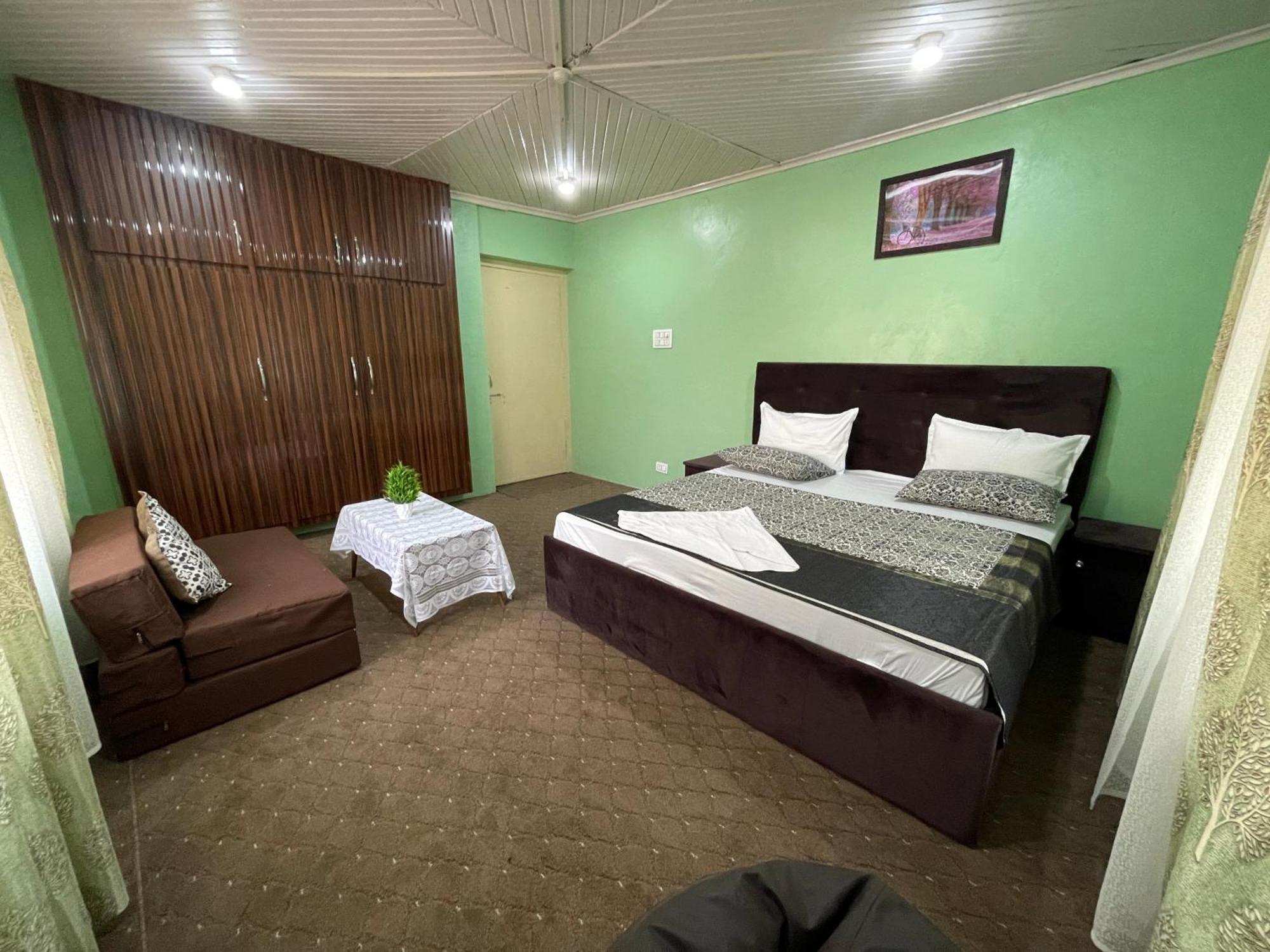 Khwaab Gah By The Khayabaan-Homestay Apartments Fully Furnished With Functional Kitchen, Wifi & Parking In City Centre Srīnagar Eksteriør billede