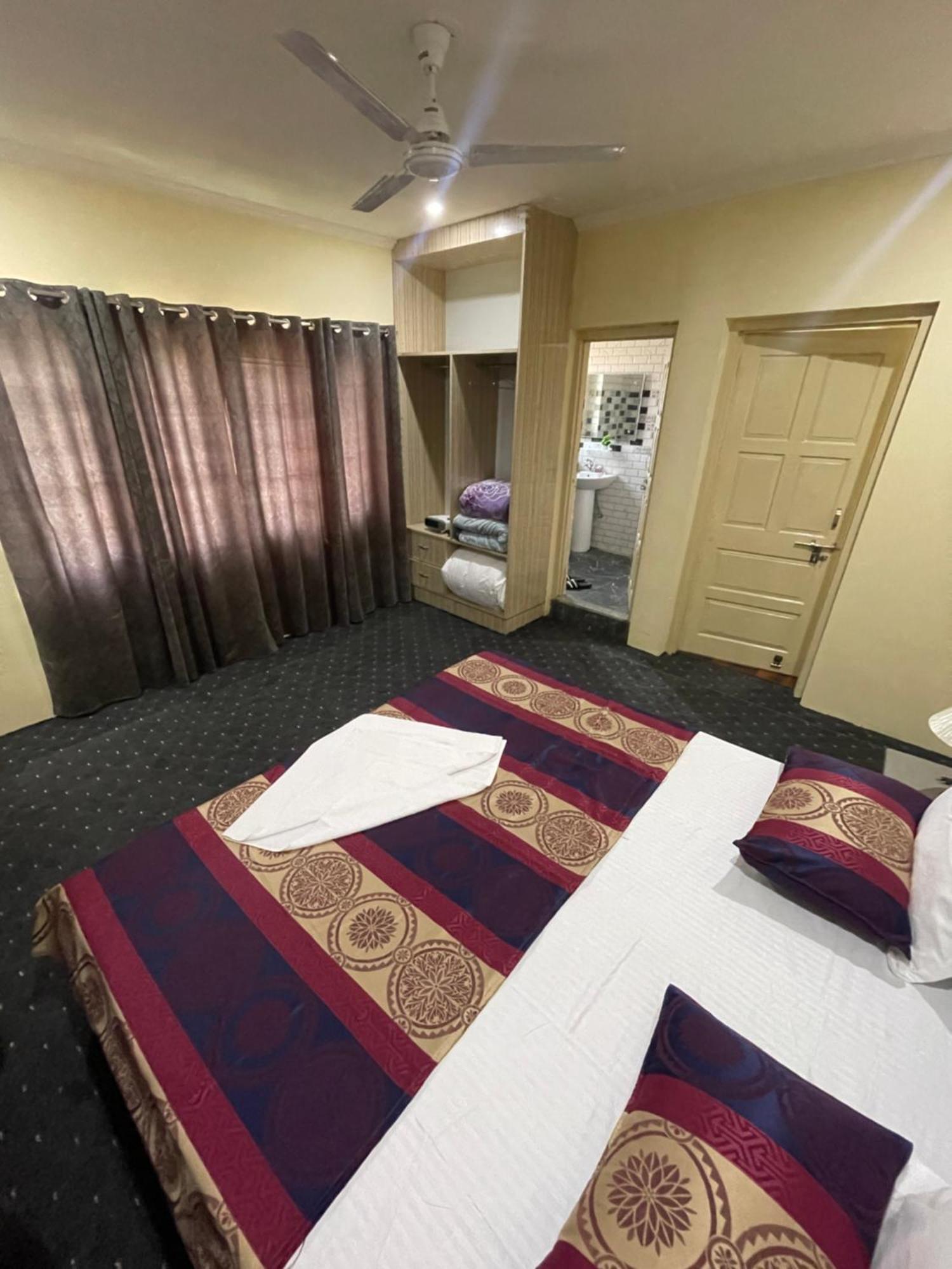 Khwaab Gah By The Khayabaan-Homestay Apartments Fully Furnished With Functional Kitchen, Wifi & Parking In City Centre Srīnagar Eksteriør billede