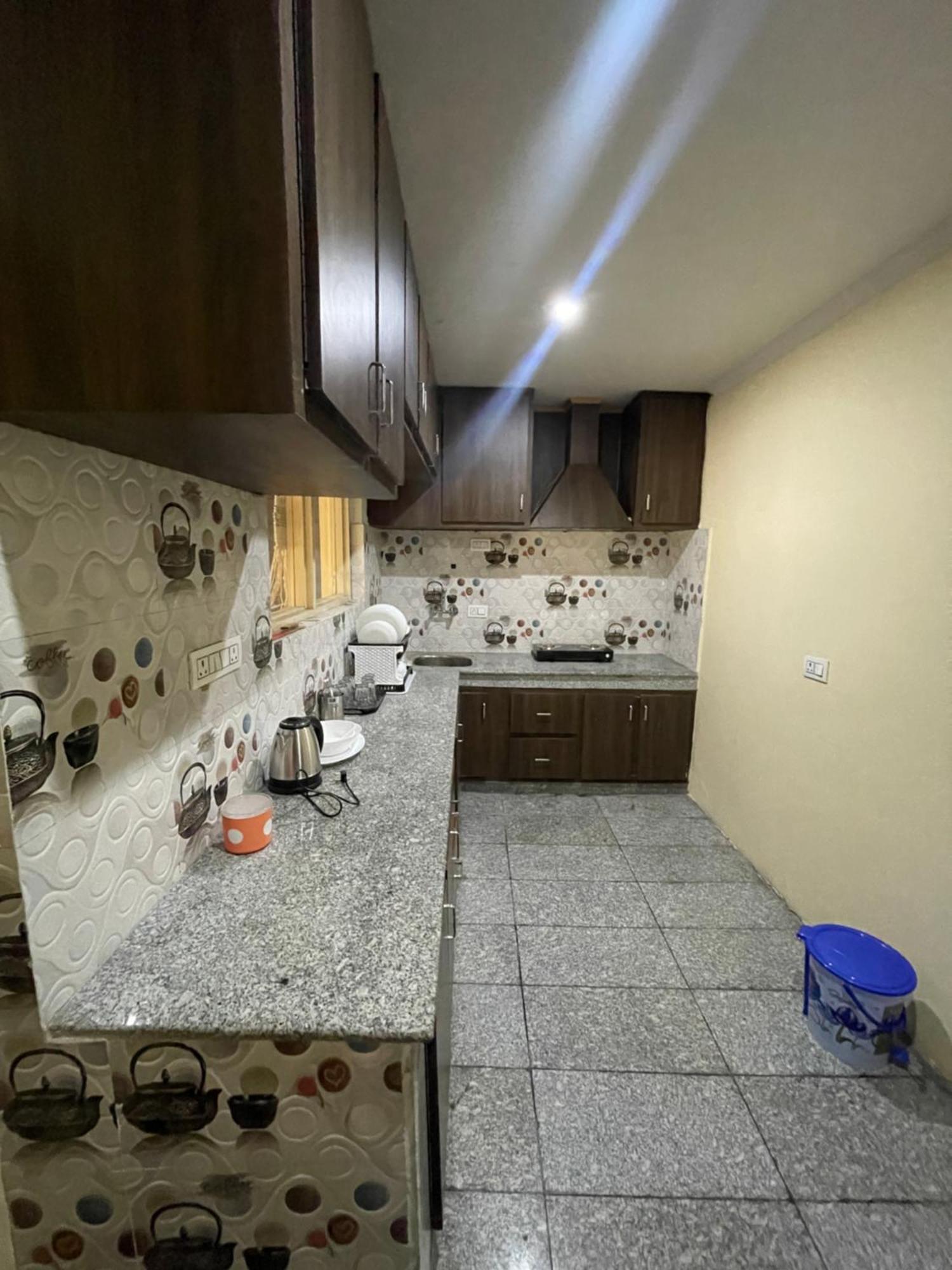 Khwaab Gah By The Khayabaan-Homestay Apartments Fully Furnished With Functional Kitchen, Wifi & Parking In City Centre Srīnagar Eksteriør billede