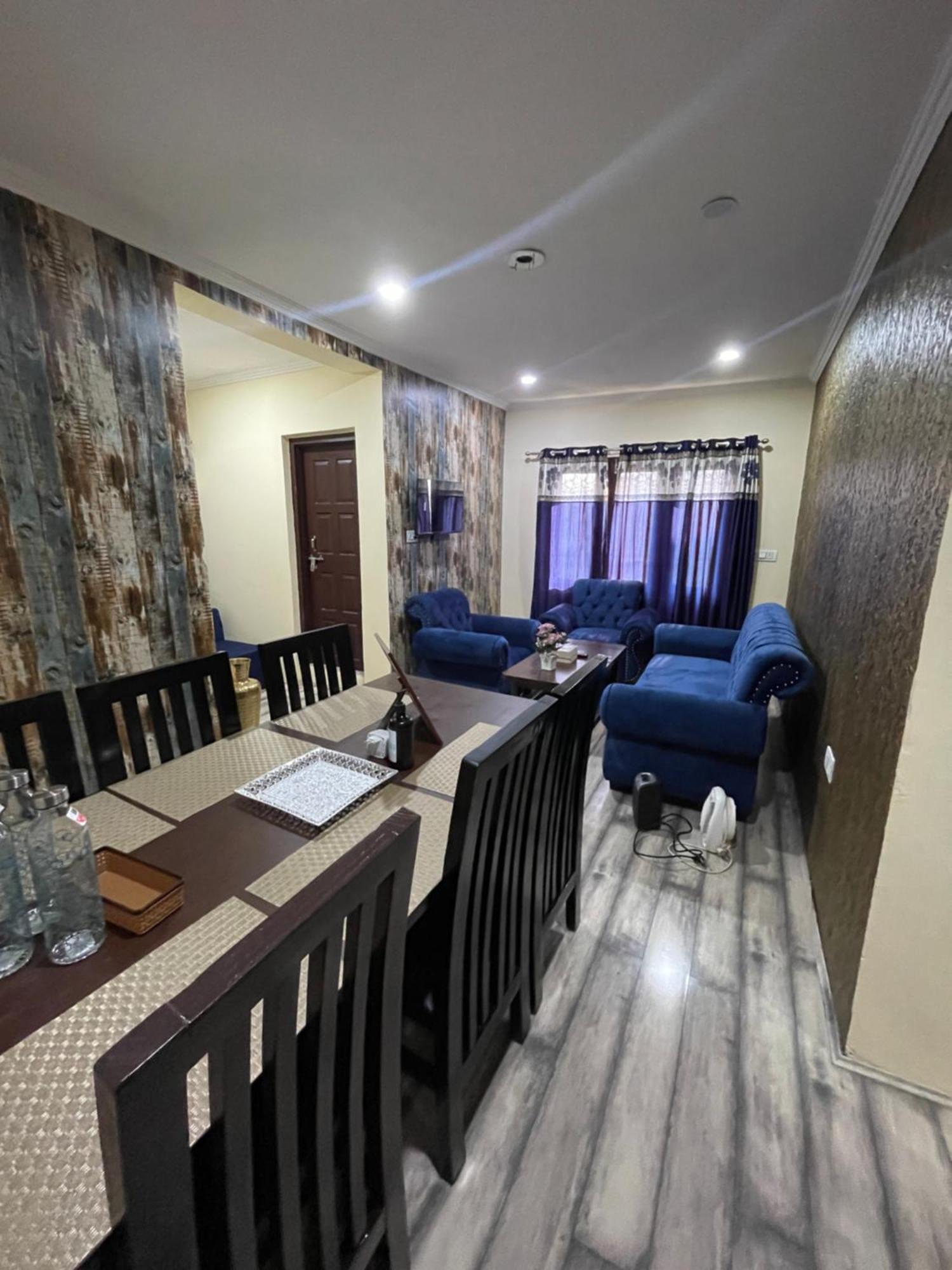 Khwaab Gah By The Khayabaan-Homestay Apartments Fully Furnished With Functional Kitchen, Wifi & Parking In City Centre Srīnagar Eksteriør billede