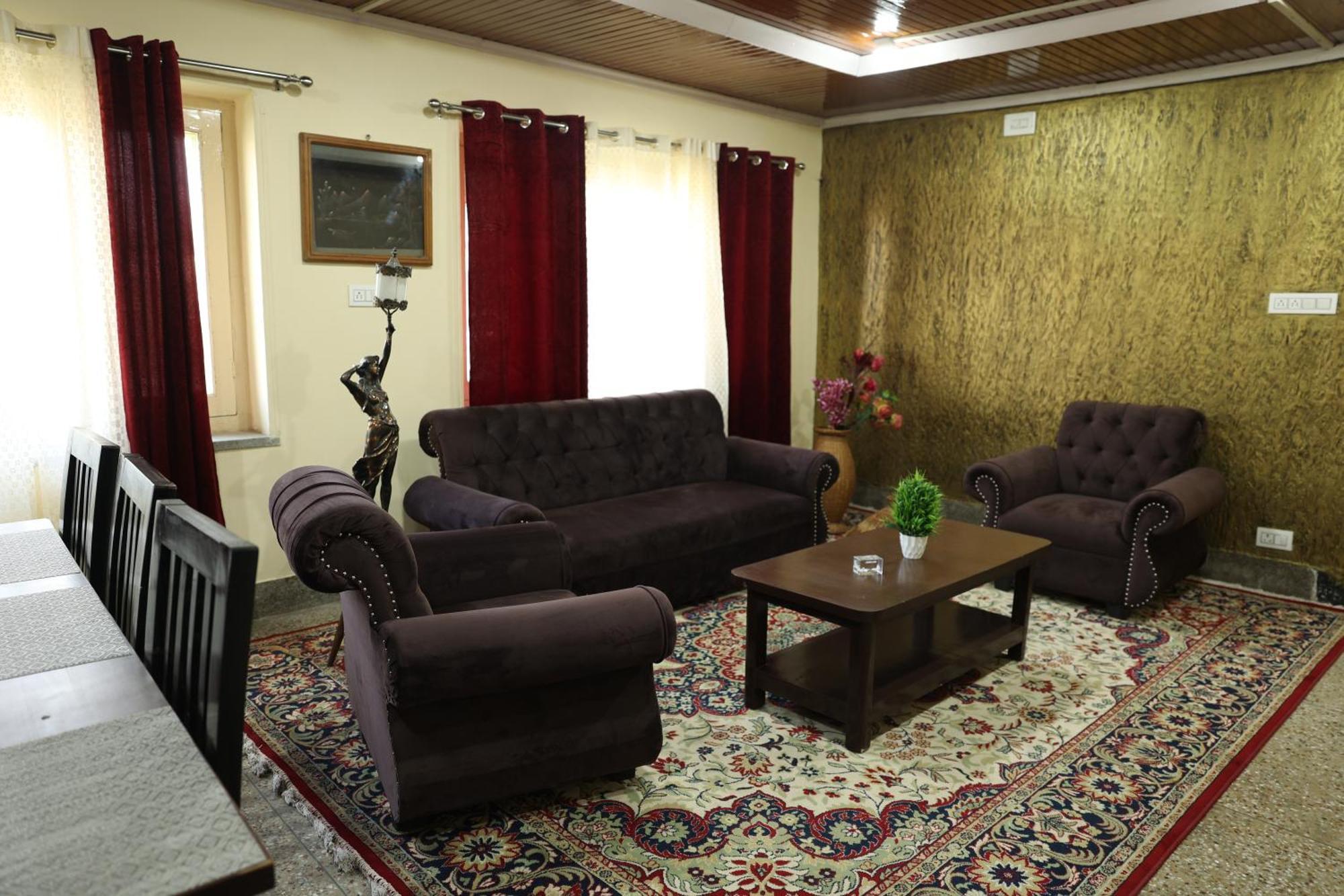 Khwaab Gah By The Khayabaan-Homestay Apartments Fully Furnished With Functional Kitchen, Wifi & Parking In City Centre Srīnagar Eksteriør billede