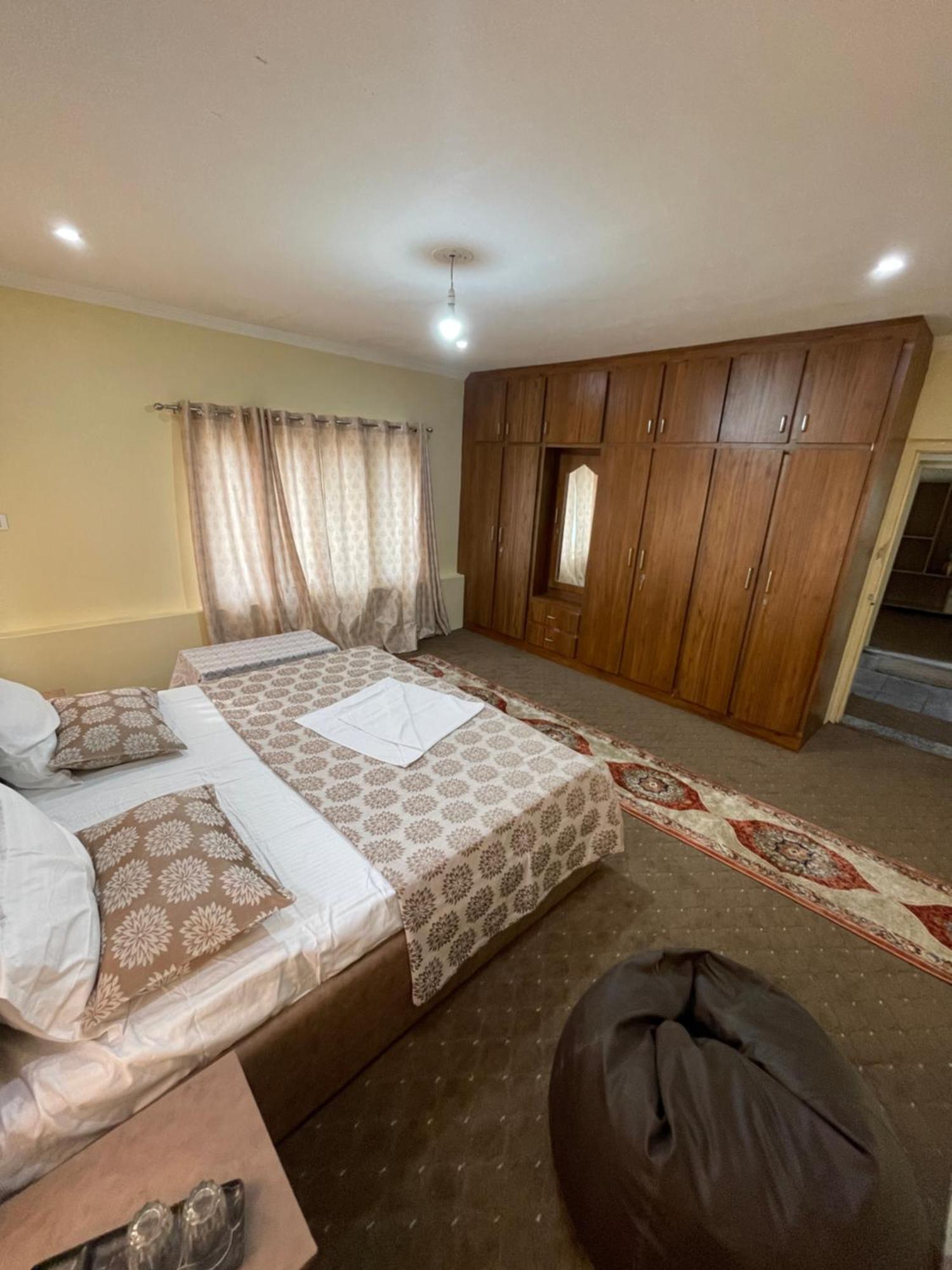 Khwaab Gah By The Khayabaan-Homestay Apartments Fully Furnished With Functional Kitchen, Wifi & Parking In City Centre Srīnagar Eksteriør billede
